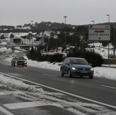 Coches circulando ya por la A-3. JESÚS SIGNES