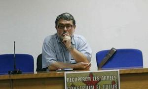 Conferencia de Carles Sastre, exmilitante de Terra Lliure, en la Facultat de Geografia i Història. Foto IRENE MARSILLA.