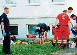 Una pareja se cae desde la ventana mientras hacía el amor