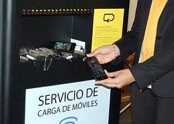 Llegan los cargadores públicos de móviles a Valencia