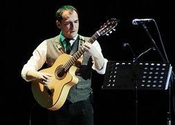 Ismael Serrano abre las puertas de su café en Valencia