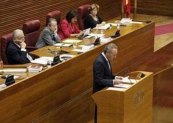 Fabra, en la tribuna de oradores de Les Corts. / Txema Rodríguez