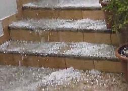La espectacular granizada daña más de 3.000 hectáreas de viñas y cultivos de cerales, almendra y olivar en Requena-Utiel