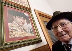 Fallece a los 100 años el abuelo de Enrique Ponce, su gran impulsor
