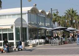 Restaurantes del paseo marítimo. / V. Martínez