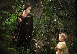Angelina Jolie y su hija Vivienne, juntas en el tráiler de 'Maléfica'