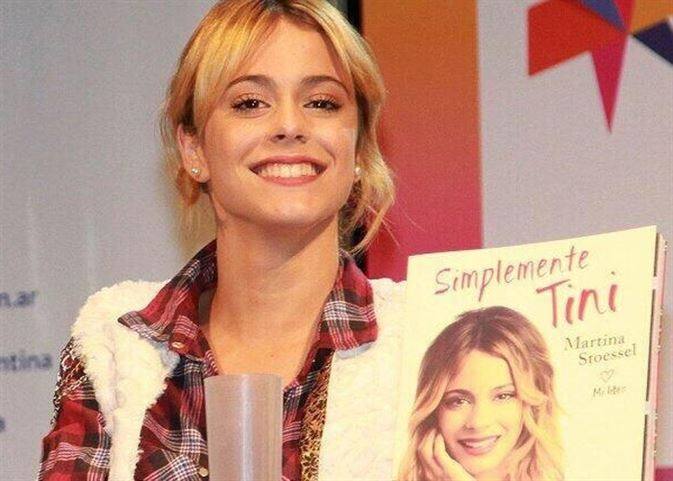 Martina Stoessel presentando su libro 'Simplemente Tini'