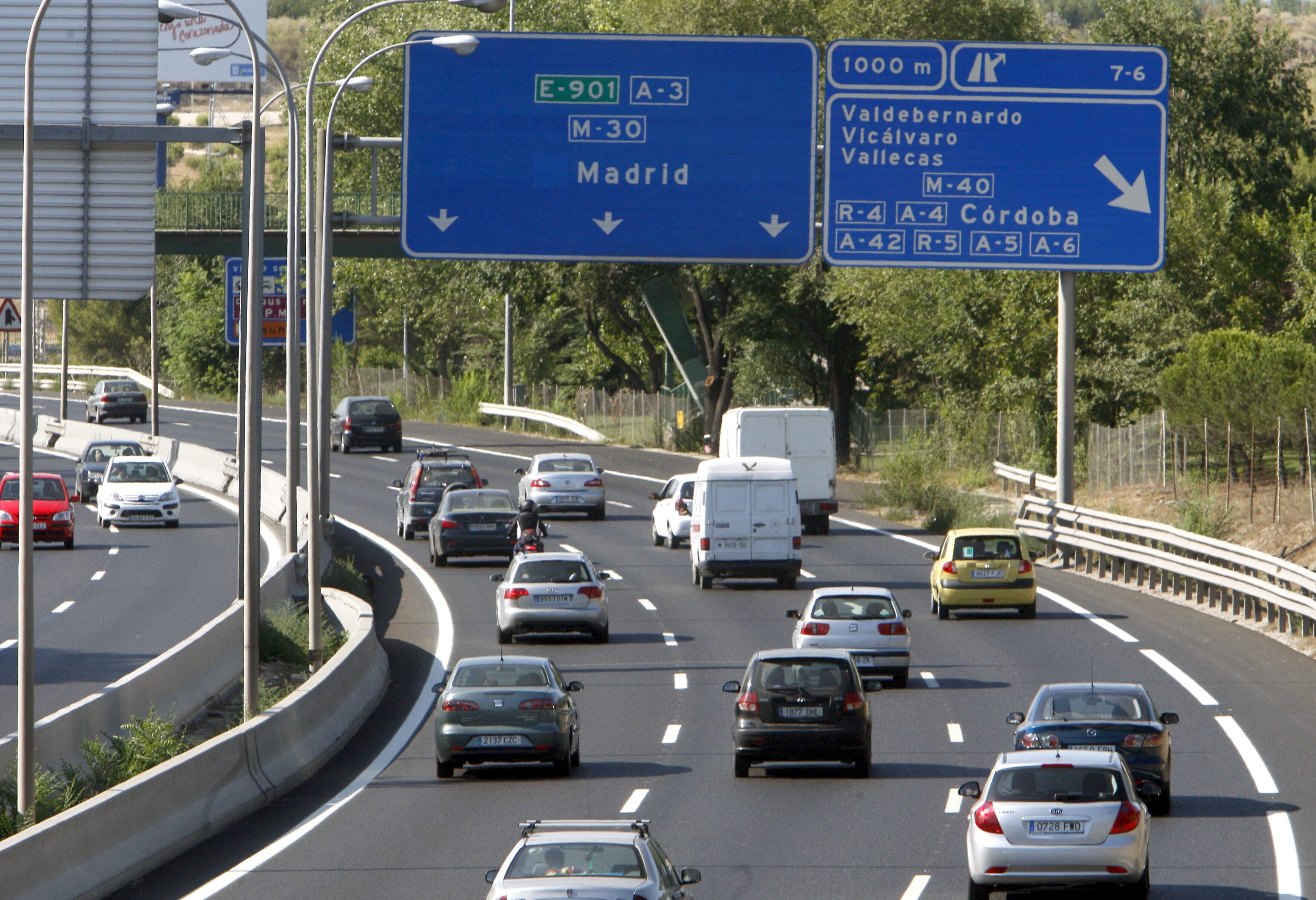 Una carretera con densa circulación.