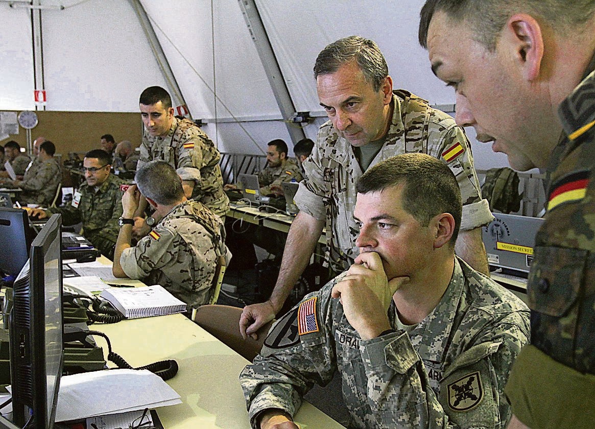 Militares de Bétera durante el despliegue del ejercicio Trident Jaguar 14. 