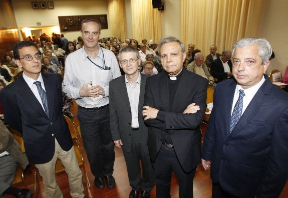 Pablo Salazar, Daniel Benito Goerlich, Pablo Pérez, Juan José Garrido, y Luis Báguena al comienzo de Aula LAS PROVINCIAS. 