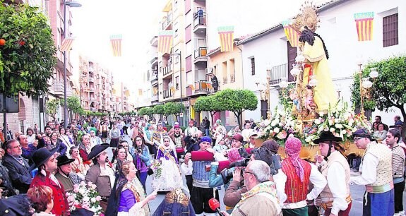 Acto del traslado de la Virgen, único en la comarca. 