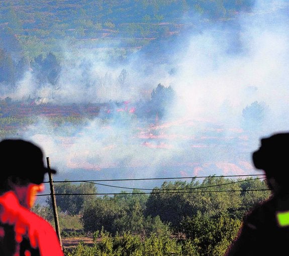 El fuego de Marines afecta a 79 hectáreas y el de Calles a 96