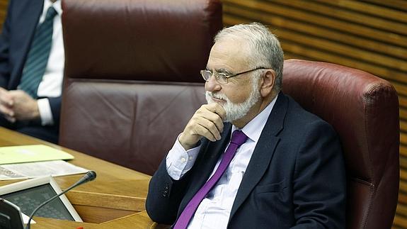 El presidente de Les Corts, Juan Cotino, en un pleno. 