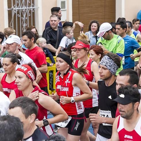 Algunos de los corredores, durante la celebración del XIV Gran Fondo de la Pobla de Vallbona. 