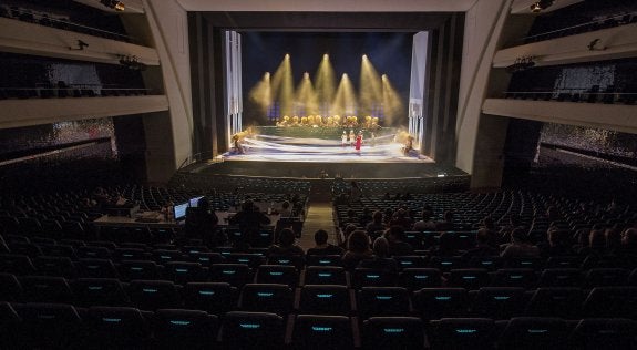 Ensayo general de una ópera en la sala Principal del Palau de les Arts. :: efe