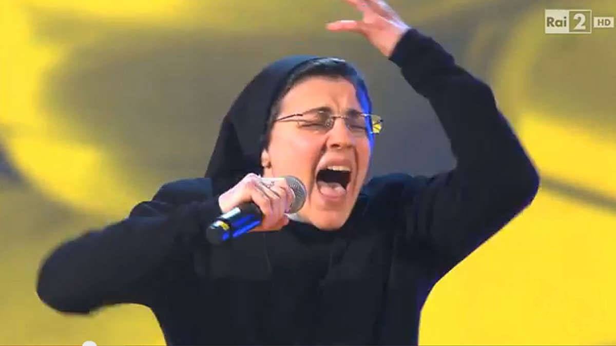 Sor Cristina pasa a la final de 'La Voz Italia'