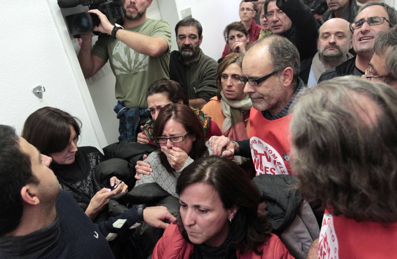 Trabajadores de RTVV el día del cierre.