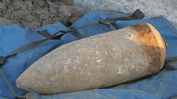 Un obús de la Guerra Civil que apareció en unas obras próximas al Puerto de Valencia.