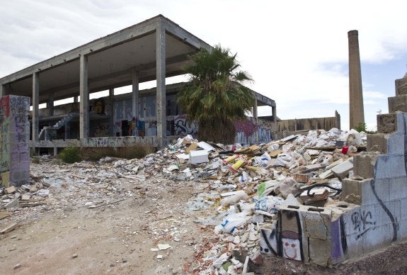 La vieja fábrica abandonada que servía de hogar para Mustafá Alí. :: damián torres