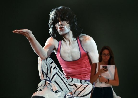  Banda icónica. Fotografía gigante de Mick Jagger. 