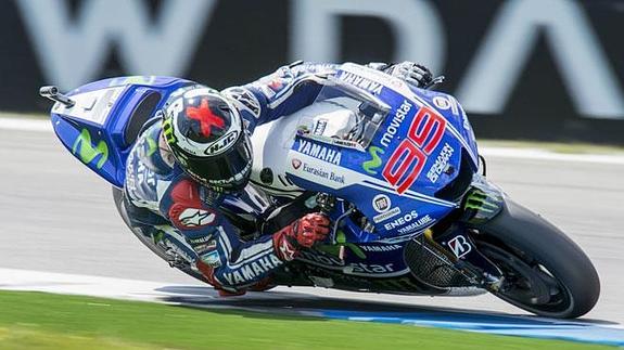 Jorge Lorenzo, durante la primera sesión de entrenamientos libres en Assen.