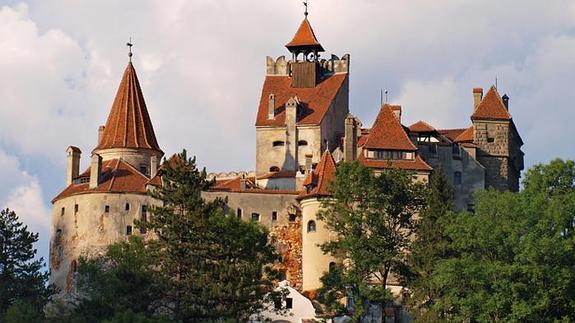 Panorámica del castillo de Bran, en Rumania.