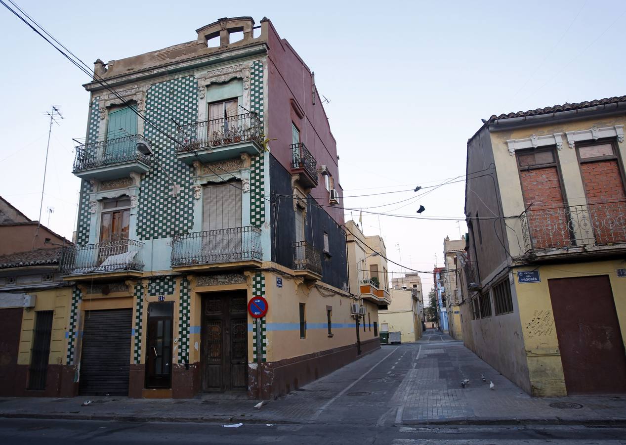 Una de las calles del barrio del Cabanyal. 