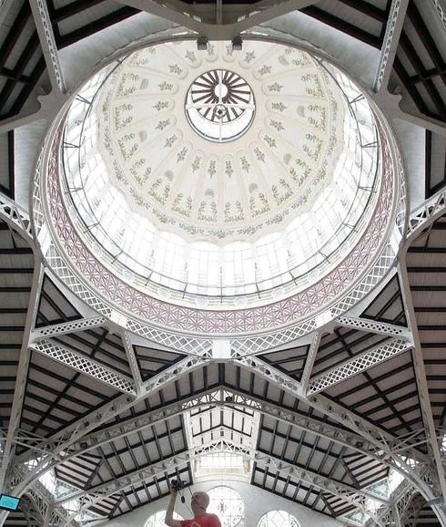 Interior del mercado Central de Valencia.