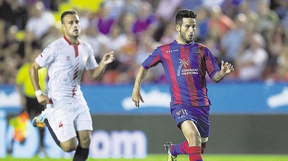 Rubén García en un partido la pasada temporada frente al Sevilla.