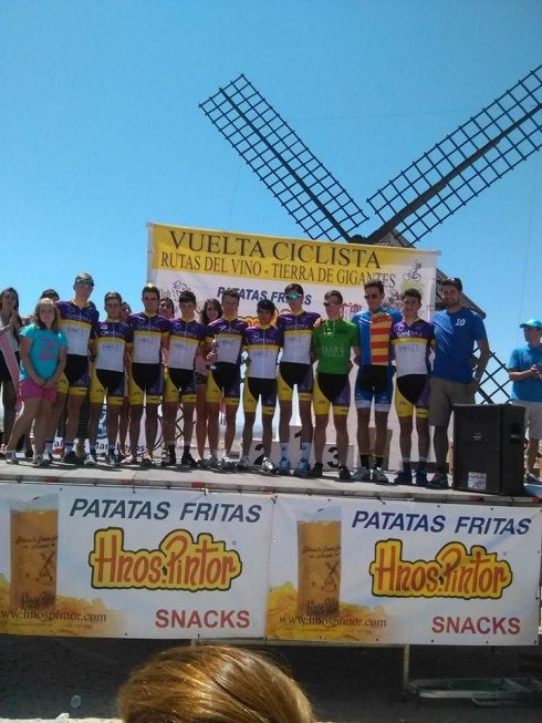 Los jóvenes del equipo de Gandia durante el torneo. :: lp