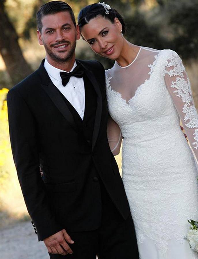 René Ramos junto a Vania Millán el día de su boda.