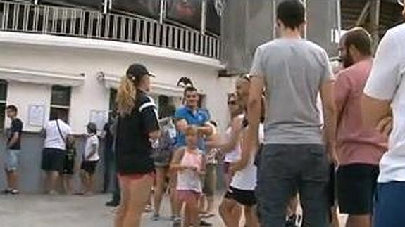 Colas en la compra de abonos.