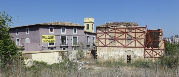 Conjunto de alquerías donde se han producido las denuncias por saqueos, ayer. :: j. j. monzó