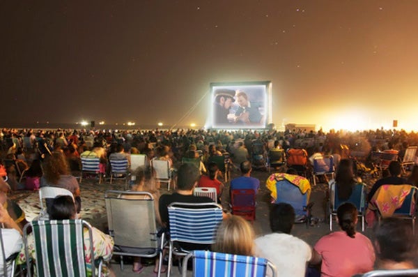 Cine en una de las playas de la Comunitat de la provincia de Valencia.