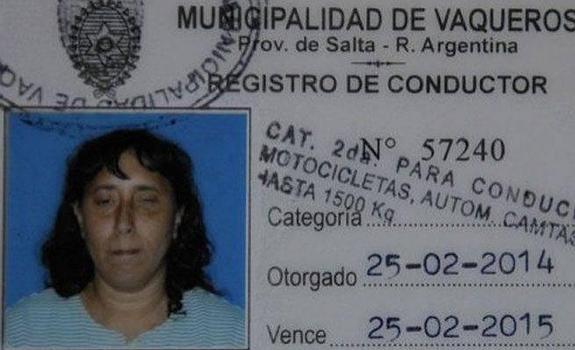 Le dan el carnet de conducir a una mujer ciega