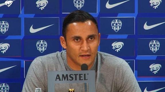 Keylor Navas durante la rueda de prensa de despedida en el Ciutat de Valencia