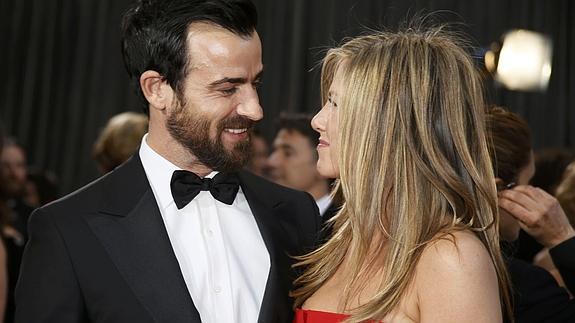 Jennifer Aniston y su novio, el actor y guionista Justin Theroux, en la gala de la 85 edición de los Oscars de Hollywood. 