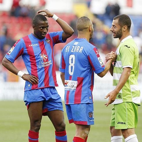 Diop y David Navarro, bajas contra el Málaga