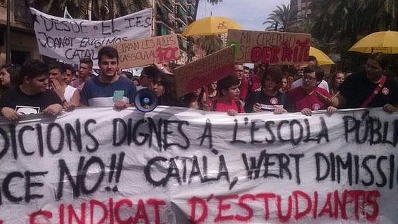 La cabeza de la manifestación de estudiantes, hoy en Valencia.