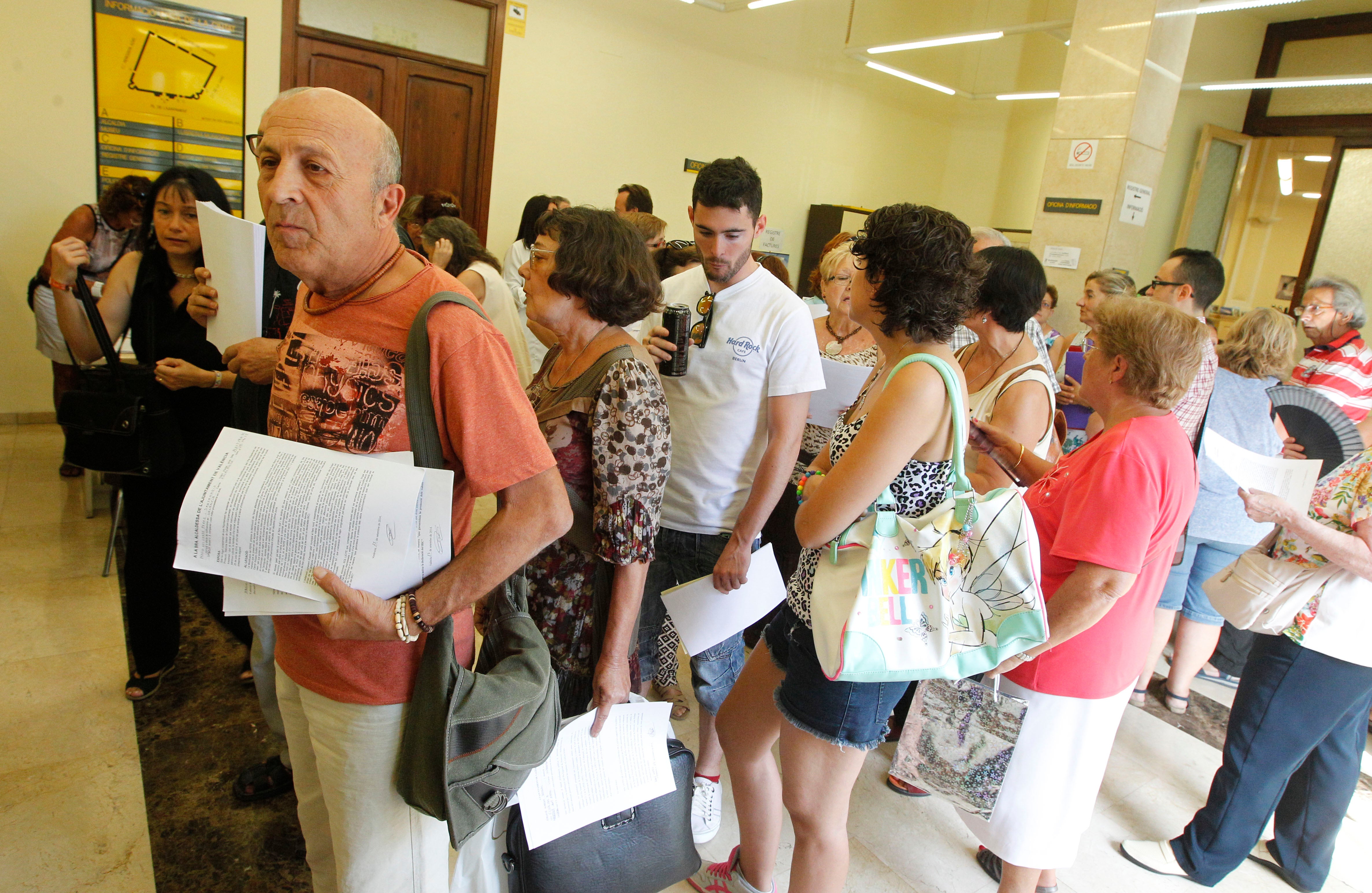 Entrega de alegaciones de Salvem el Cabanyal.