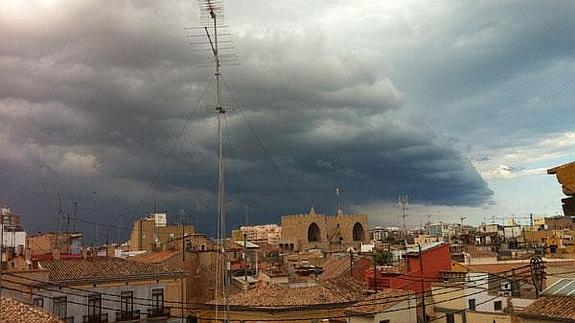 Nubes sobre la ciudad de Valencia, esta tarde.