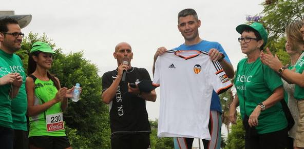 El Valencia CF colabora con la AECC