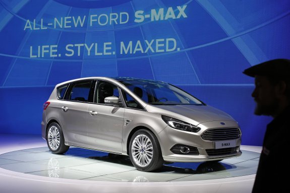 Presentación en París del Ford S-Max, modelo que se fabricará en Almussafes. :: aFP / ERIC PIERMONT