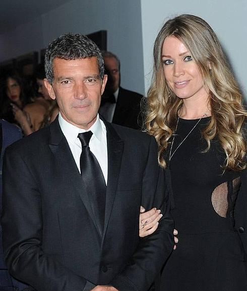 Antonio Banderas junto a Nicole Kimpel en la fiesta de Cannes.