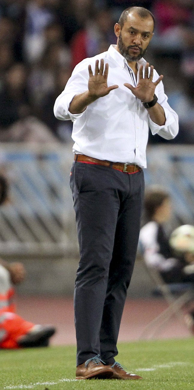 El entrenador del Valencia C.F, Nuno Espirito Santo, durante el partido de la sexta jornada de Liga de Primera División disputado en el estadio de Anoeta.