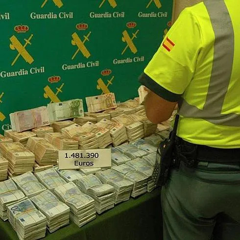 La Guardia Civil interviene 1,4 millones a un hombre que iba en taxi por Chiva