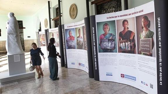 La exposición fotográfica en La Nau.