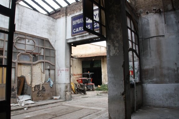 La entrada a la antigua fábrica en una imagen cedida por la fundación :: lp