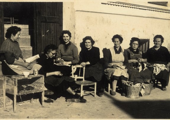 Almussafes cuenta su historia en 2.000 fotos