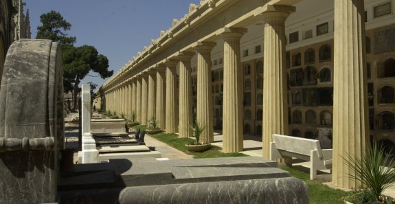 Patio columnario del Cementerio General. :: vicente martínez